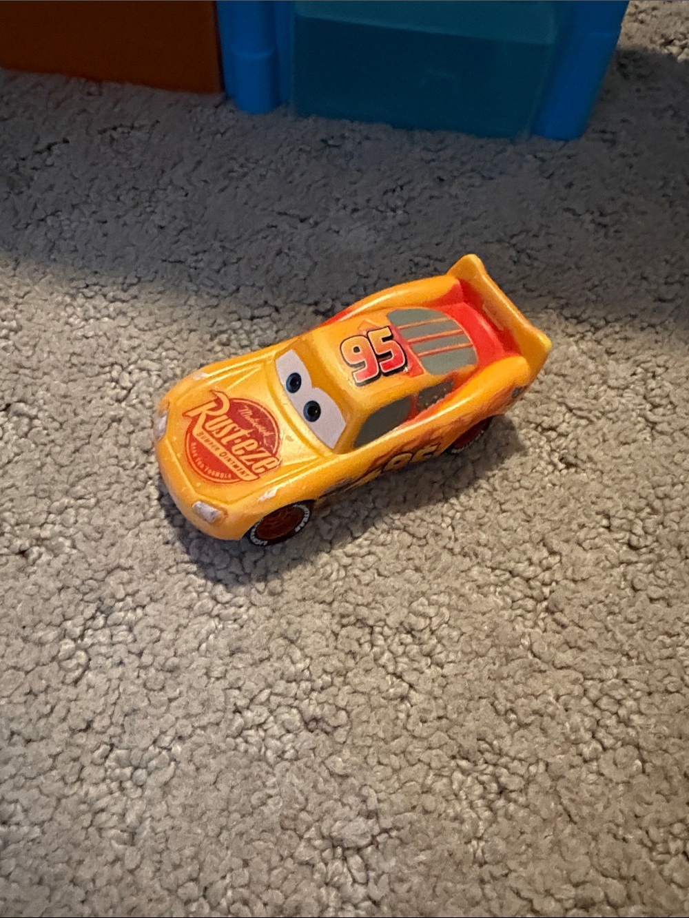 Disney/Pixar Cars Car Wash Playset with 3 Color Changing Cars - Picture 4 of 5